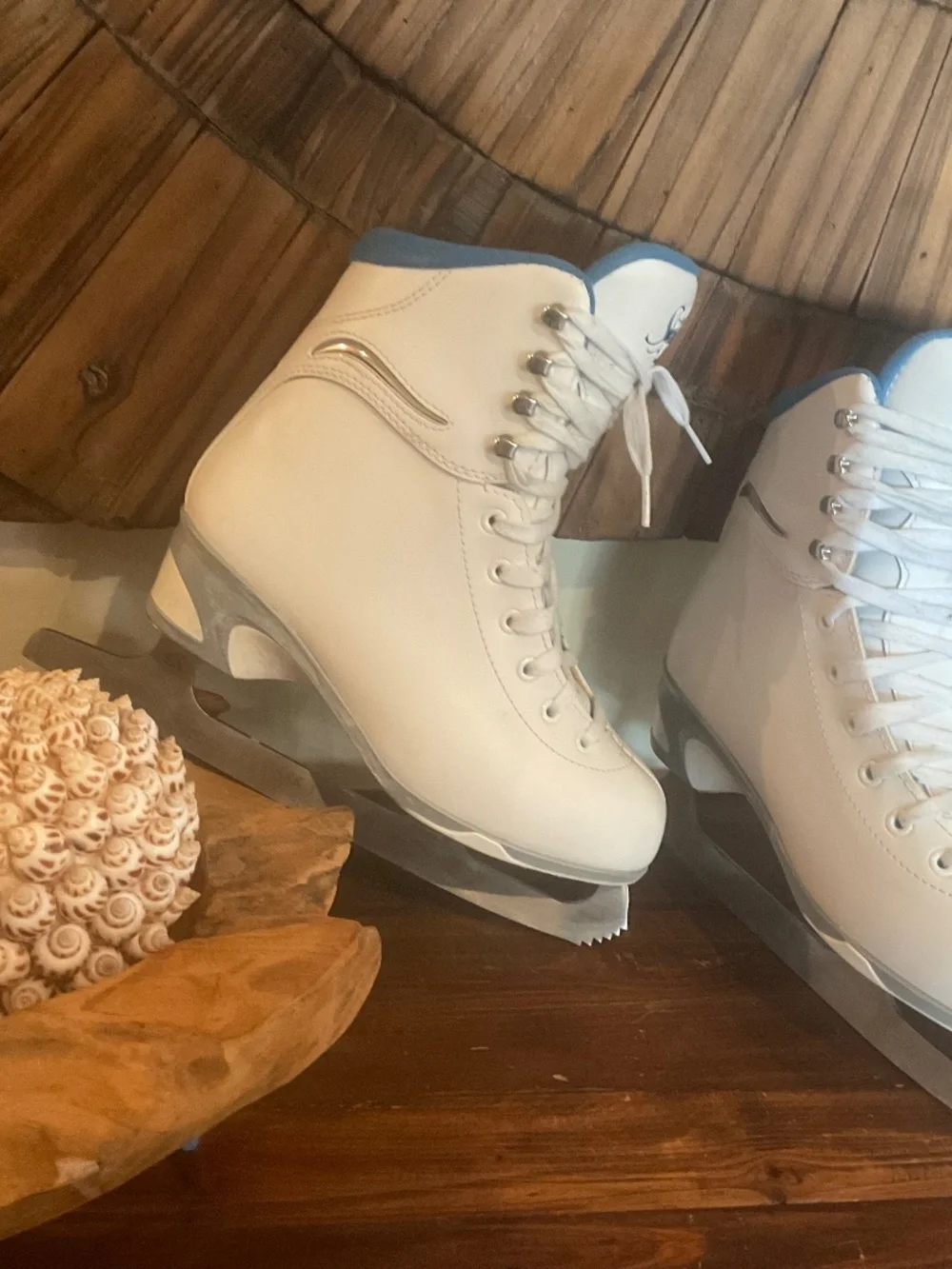 Jackson Ultima Girls Soft Skate Series Figure Skates, White, Size 5